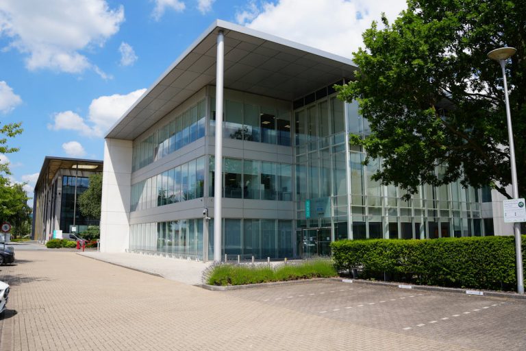 252 Bath Road, Slough, SL1 4DX