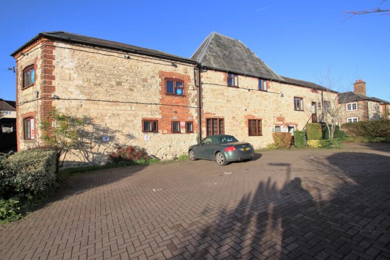 Suite 3, The Oast House, Farnham, GU9 7DY