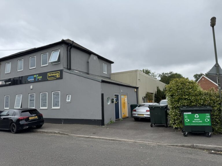 46 Station Road, Chertsey, KT16 8BE